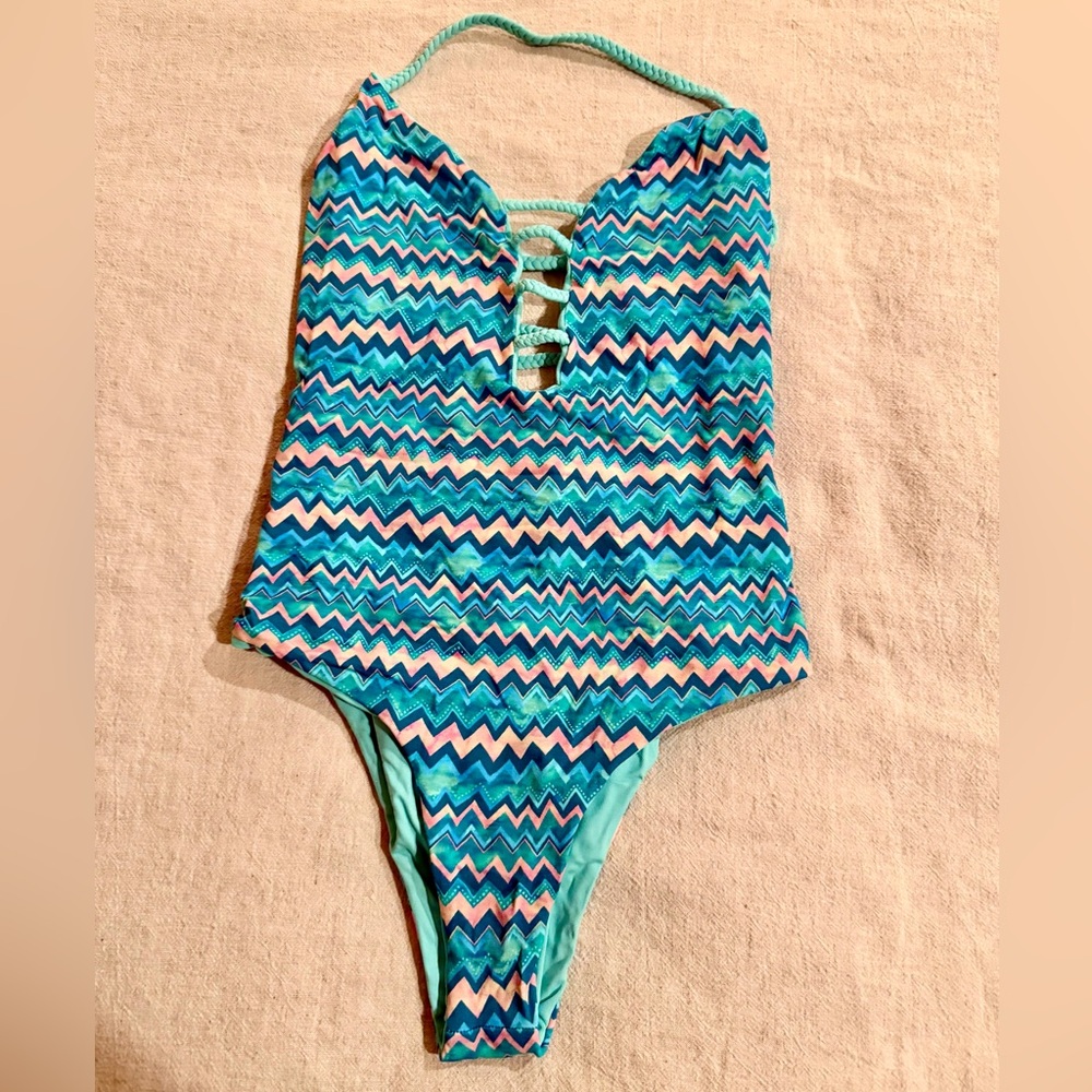 San Lozano one piece